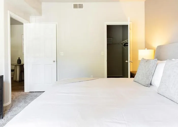 Landing Modern With Amazing Amenities Apartment Mesa